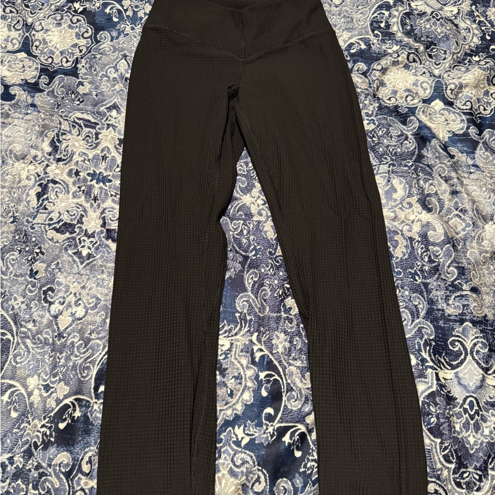 Lululemon Athletica V-Waist Yoga Tight- Grid Texture-  25” size 4